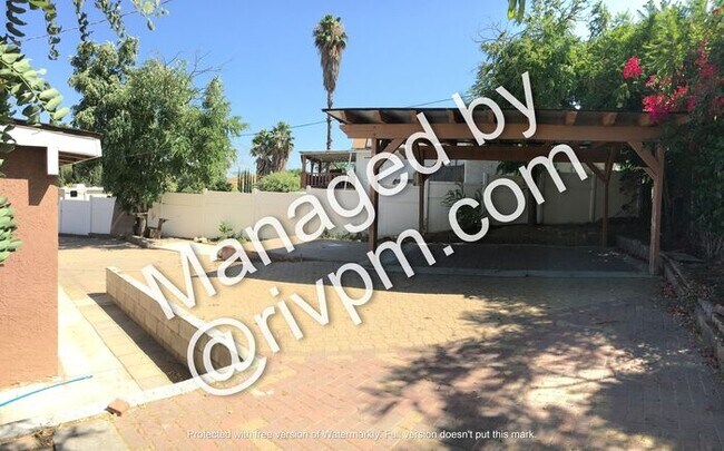 Building Photo - MOVE IN NOW!