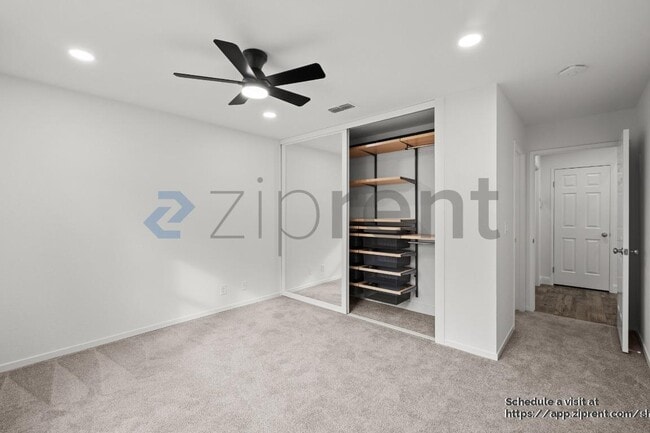 Building Photo - 106 Village Ct