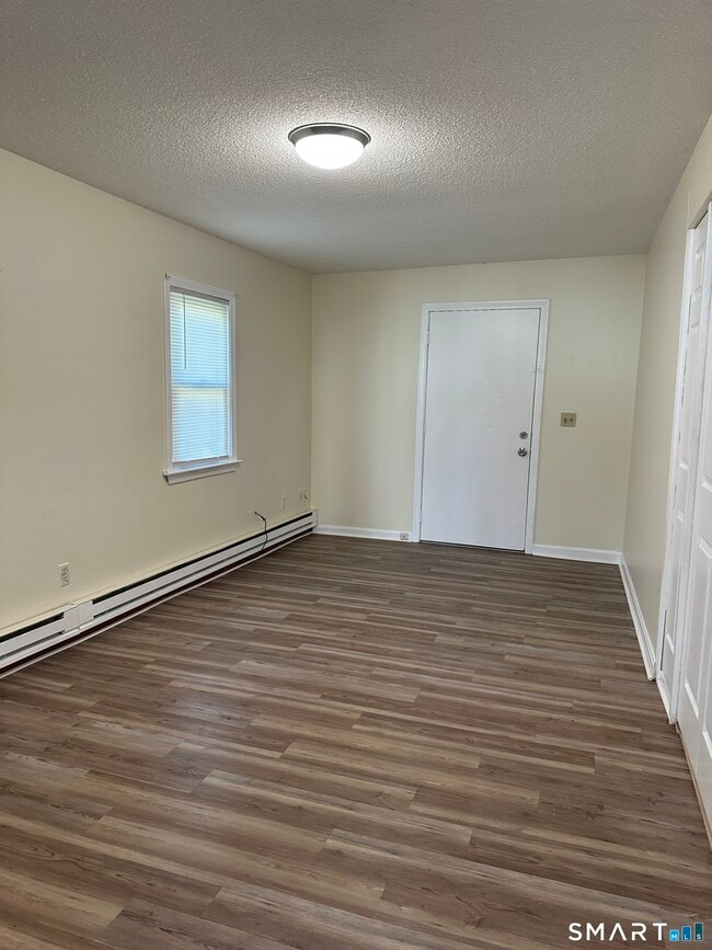 Building Photo - 25-29-29 Locust St