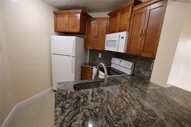 Building Photo - 690 W Park Dr