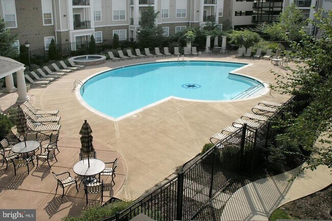 Building Photo - 12925 Centre Park Cir