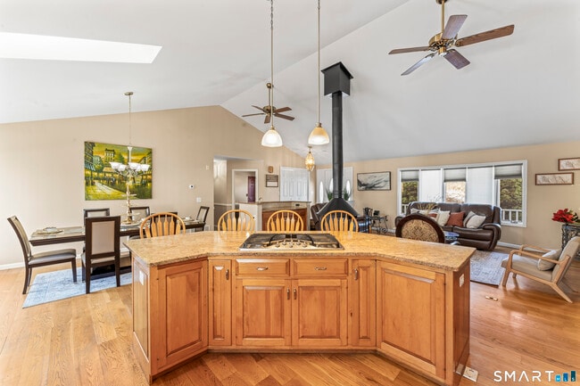 Building Photo - 75 Eureka Ave