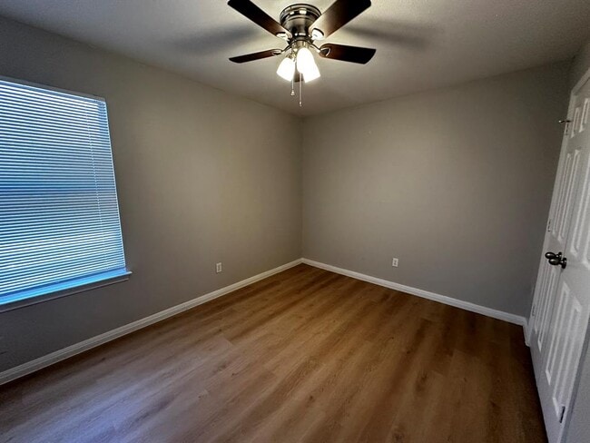 Building Photo - 2906 Kestrel Dr