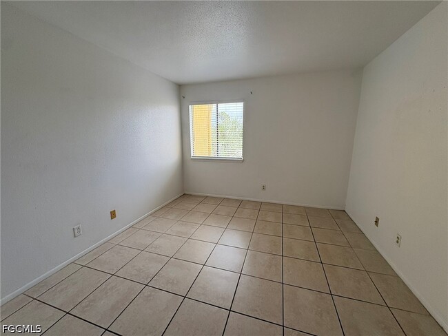 Building Photo - 2855 Winkler Ave