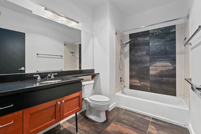 Building Photo - 1bd/1ba Seattle Condo