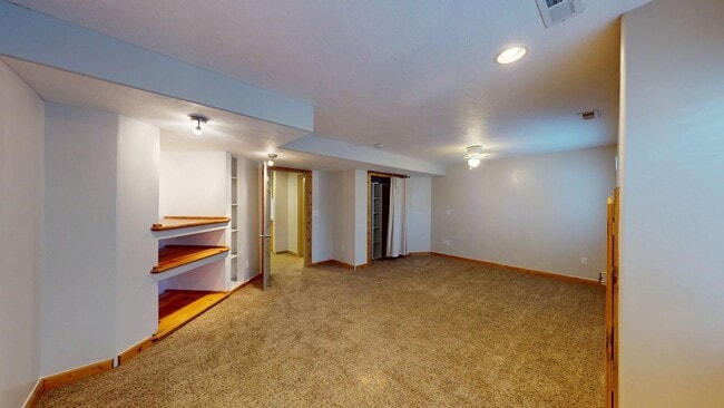Building Photo - Herriman Rambler with Basement Apartment