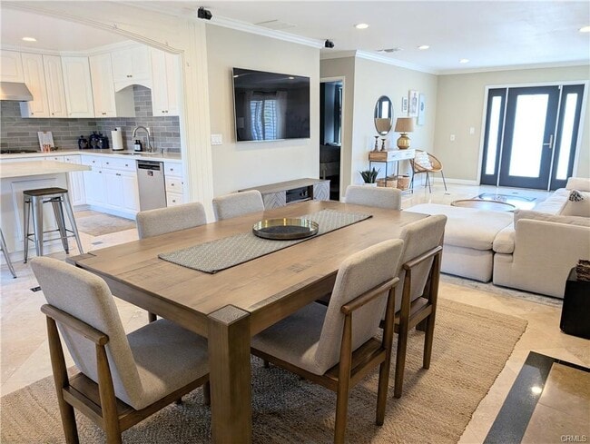 Building Photo - 3527 Cricklewood St