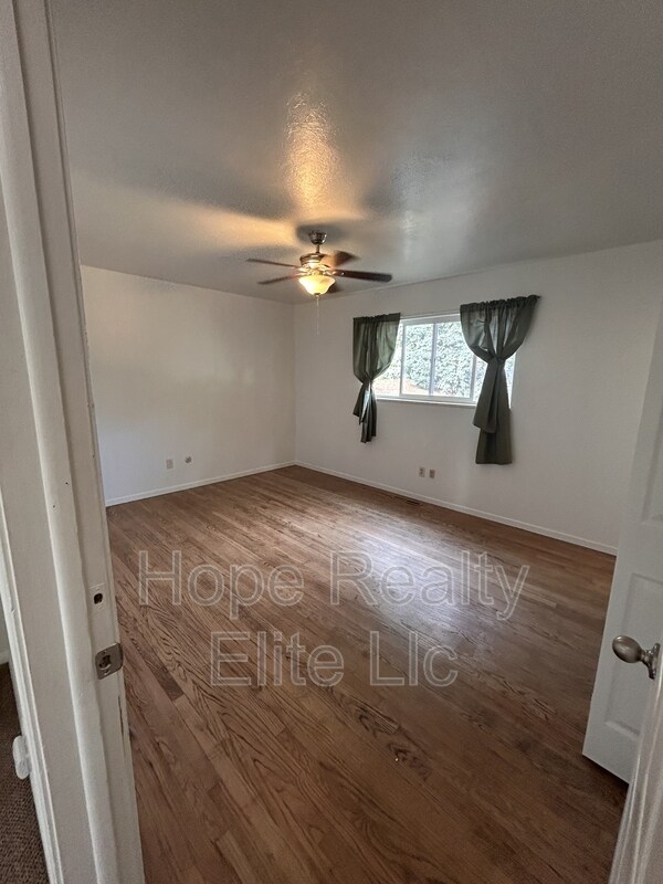 Building Photo - 1106 Querida Dr