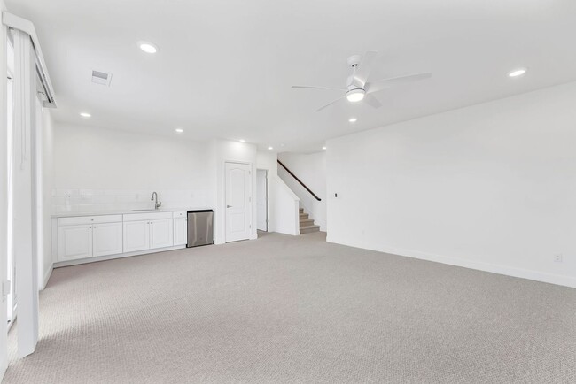 Building Photo - Panoramic views of the valley with a modern updated home!