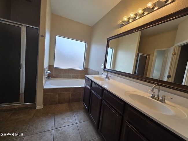 Building Photo - 14275 Ranier Point Dr