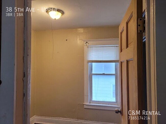 Building Photo - 38 5th Ave