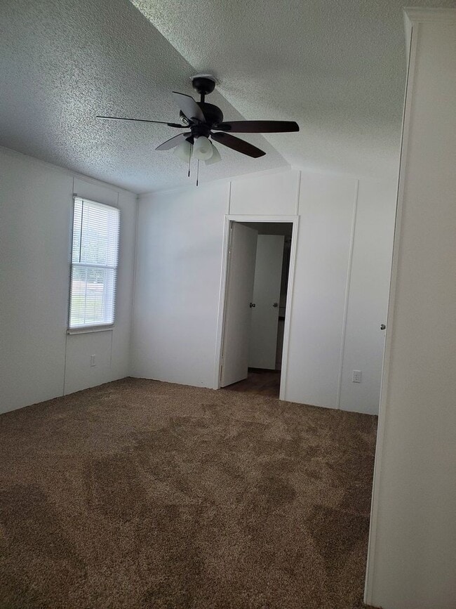 Building Photo - Ready to Move in