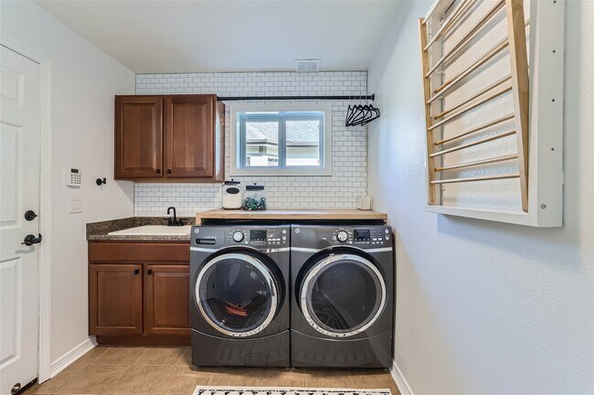 Building Photo - 5419 Cannon Mountain Way