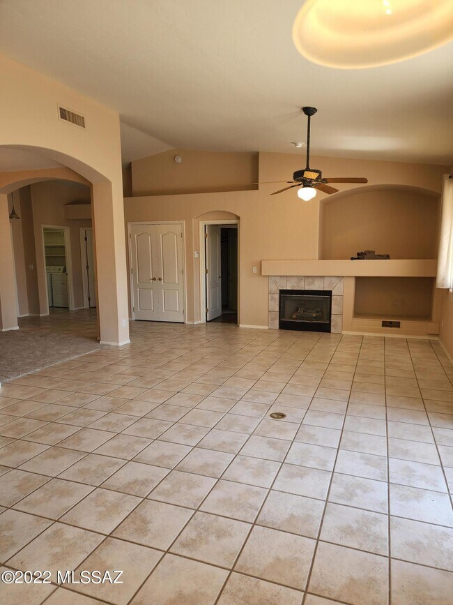 Building Photo - 11598 N Flat Iron Dr