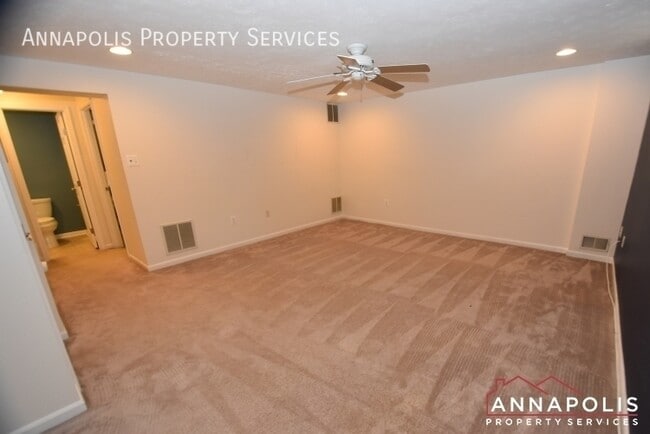 Building Photo - 571 Quaker Ridge Ct