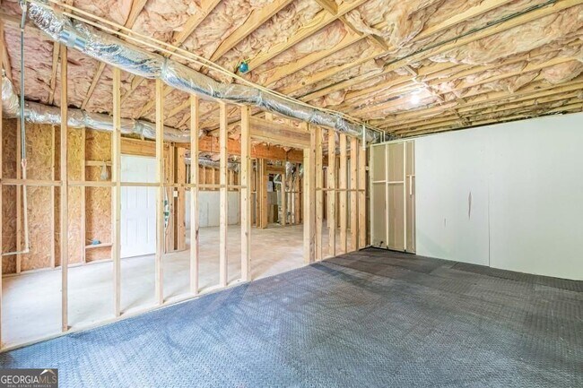 Building Photo - 1410 Eastland Rd SE