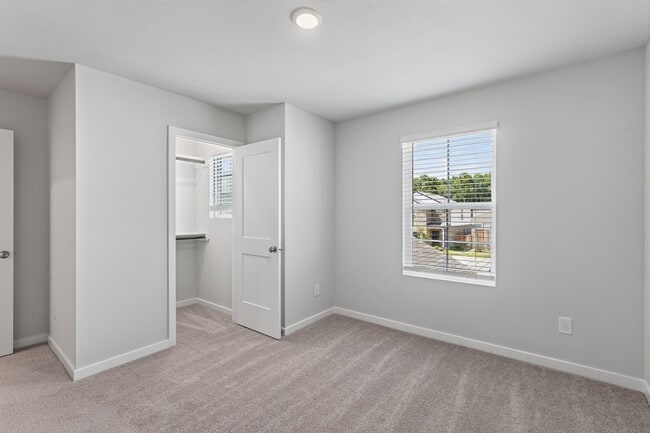 Building Photo - 7762 Bergamot Cir