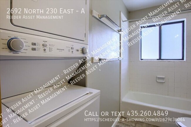Building Photo - Large 2 Bed/1 Bath Upstairs Apartment In N...