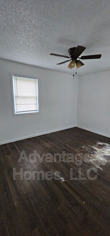 Building Photo - 726 N 70th St