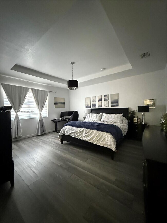 Building Photo - 180 SE 36th Ave