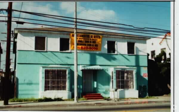 Building Photo - 1725 E 10th St