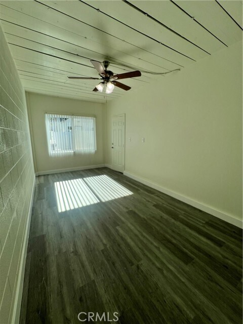 Building Photo - 635 Palm Dr