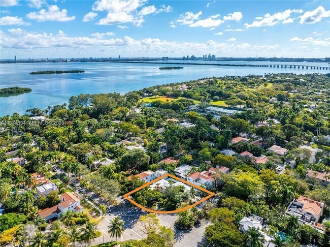 Building Photo - 600 NE 57th St