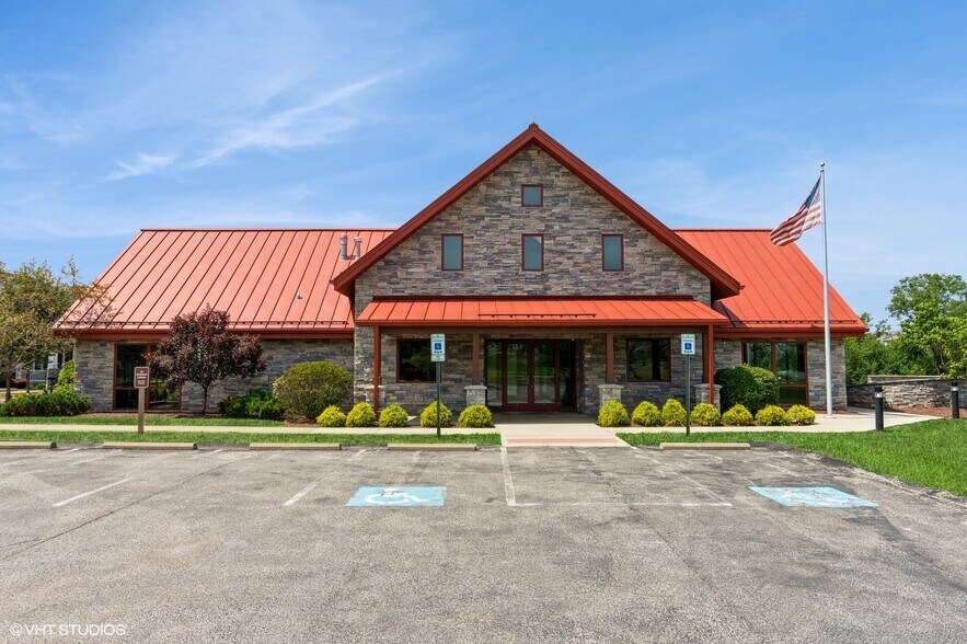 Building Photo - 335 Osona Ln