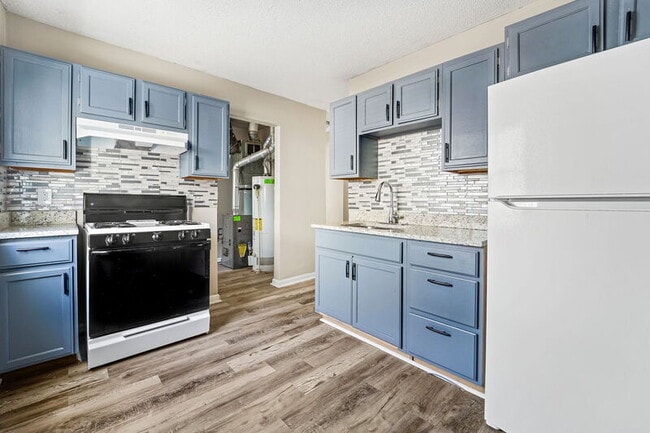 Building Photo - 7227 Orchard Ave