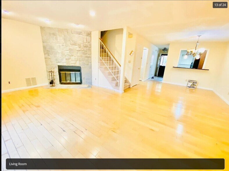 Building Photo - 1 Tulip Ct