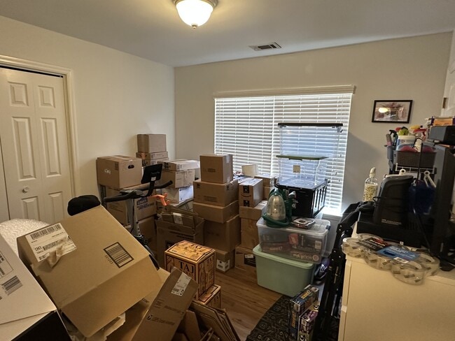 Building Photo - 36 Country Walk Dr