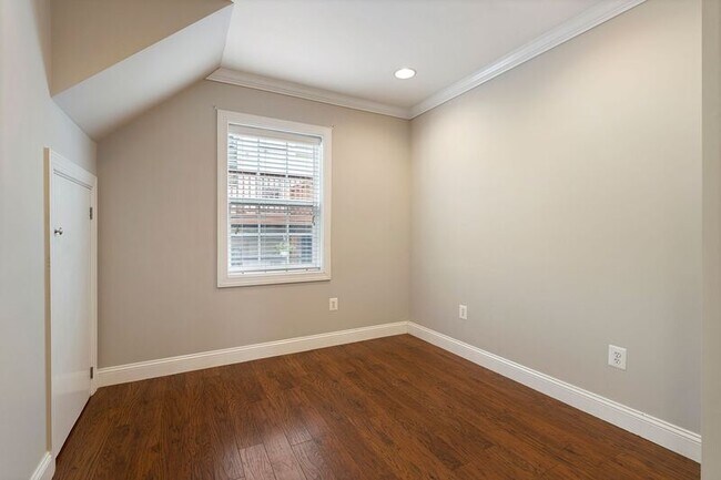 Building Photo - 925-1 S Belnord Ave