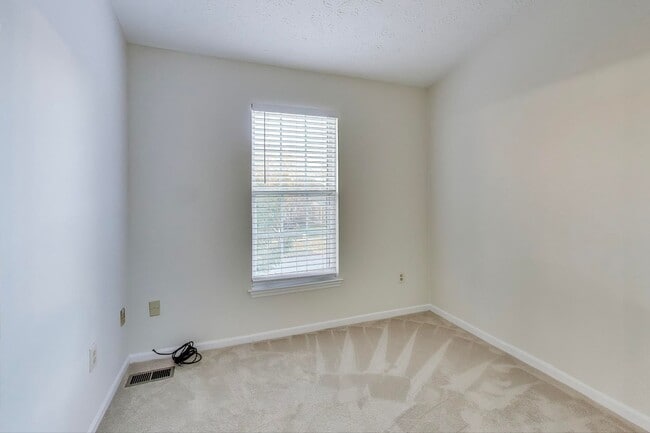 Building Photo - Ellicott City townhome for you!