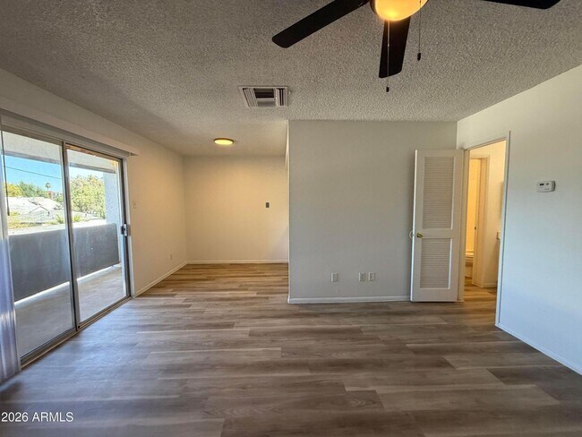 Building Photo - Nice studio apartment in Phoenix!