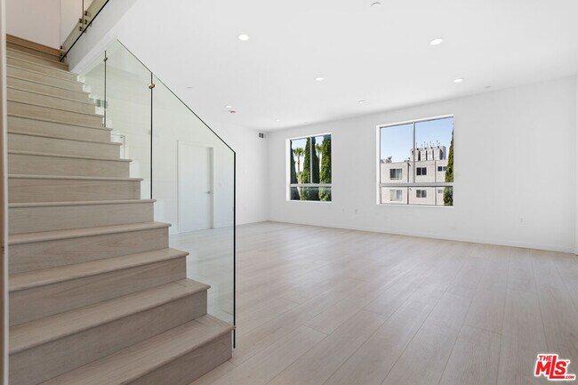 Building Photo - 11727 Kiowa Ave