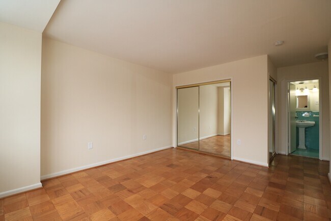 Building Photo - 2/2 Gem in Grosvenor Park!