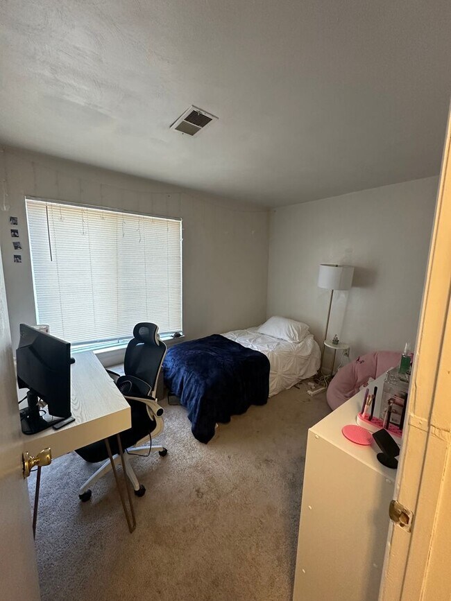 Building Photo - Available for the 2026-2027 lease term.