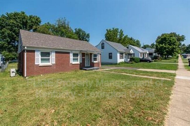 Building Photo - 817 Marcellus Dr