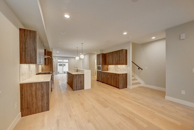 Building Photo - $3,900 - 4 Bed, 3.5 Bath Updated Townhome ...