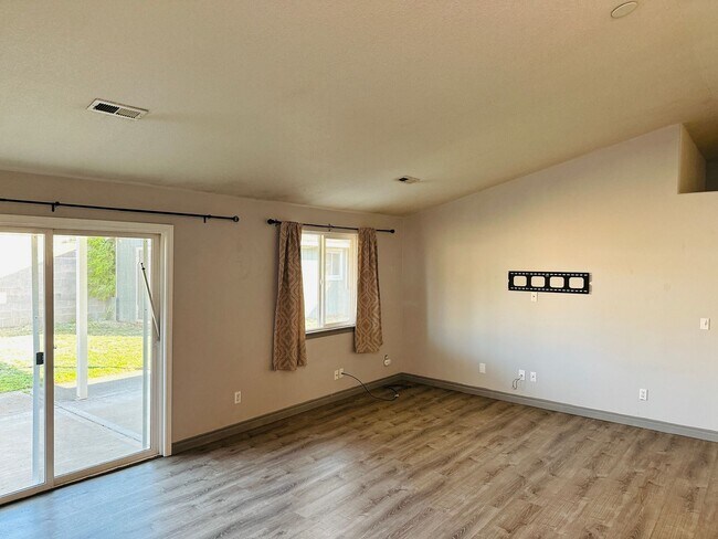 Building Photo - Beautiful Custom One Level Home