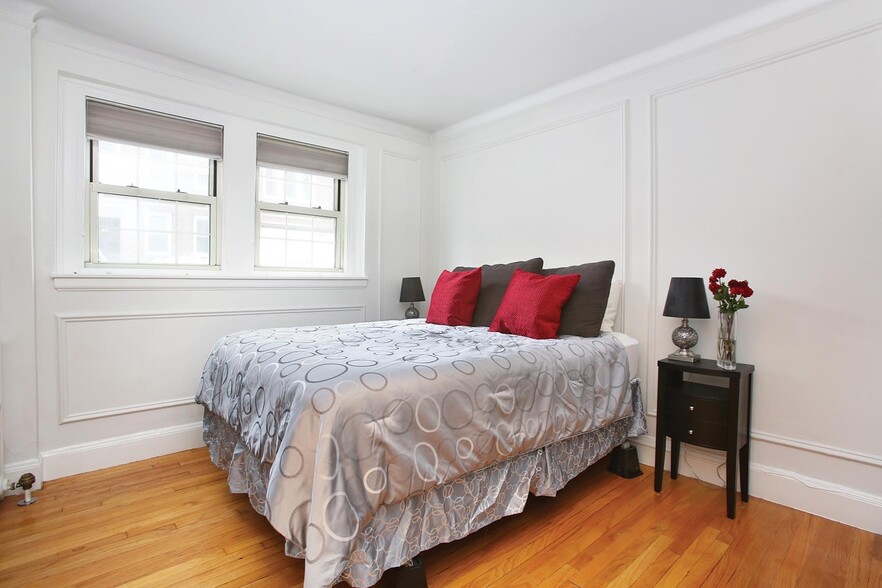 Building Photo - 1454 Beacon St