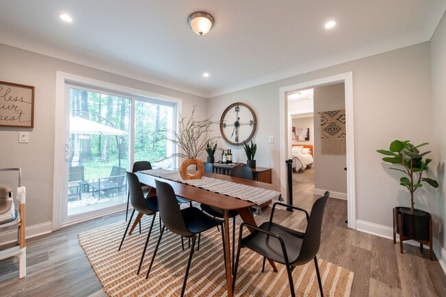 Building Photo - Fantastic and updated 4 bedroom home in Au...