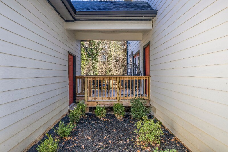 Building Photo - 1330 Adams Dr SW