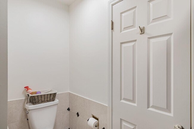 Building Photo - 9270 Linda Vista Ln