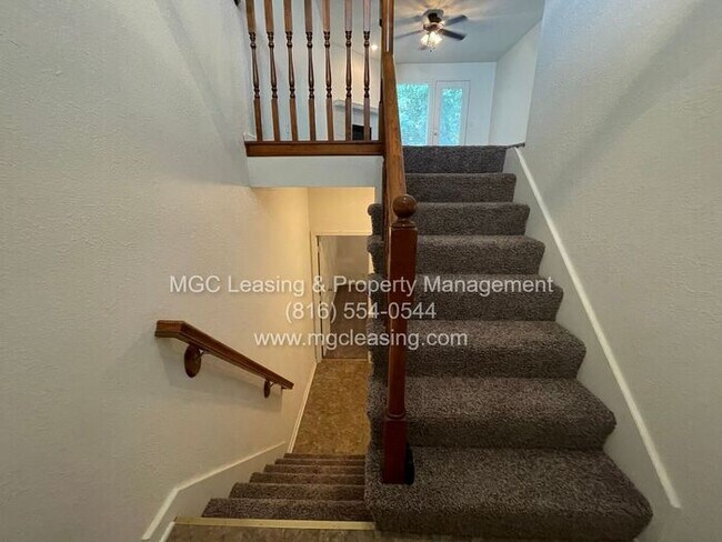 Building Photo - Everyday Comfort in Creekwood Park Townhom...