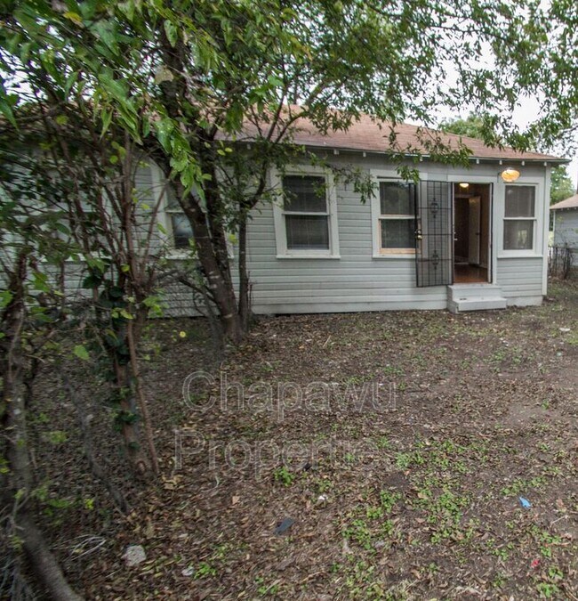 Building Photo - 932 Poinsettia St
