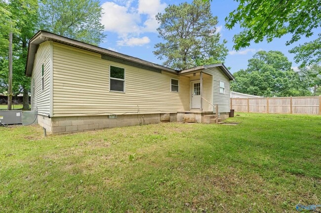 Building Photo - 298 Harbin Rd