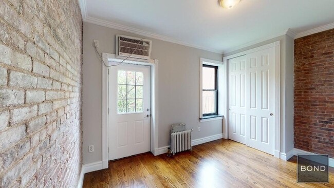 Building Photo - 724 Tenth Avenue