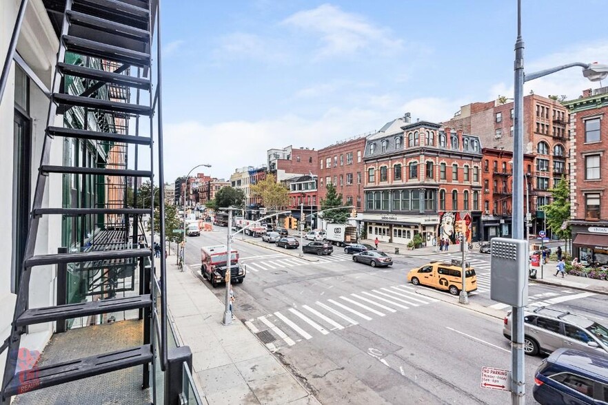 Building Photo - 319 Bowery