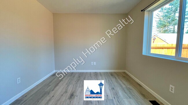Building Photo - Welcome home to this charming 3 bedroom, 2 bathroom home in the heart of Yelm!